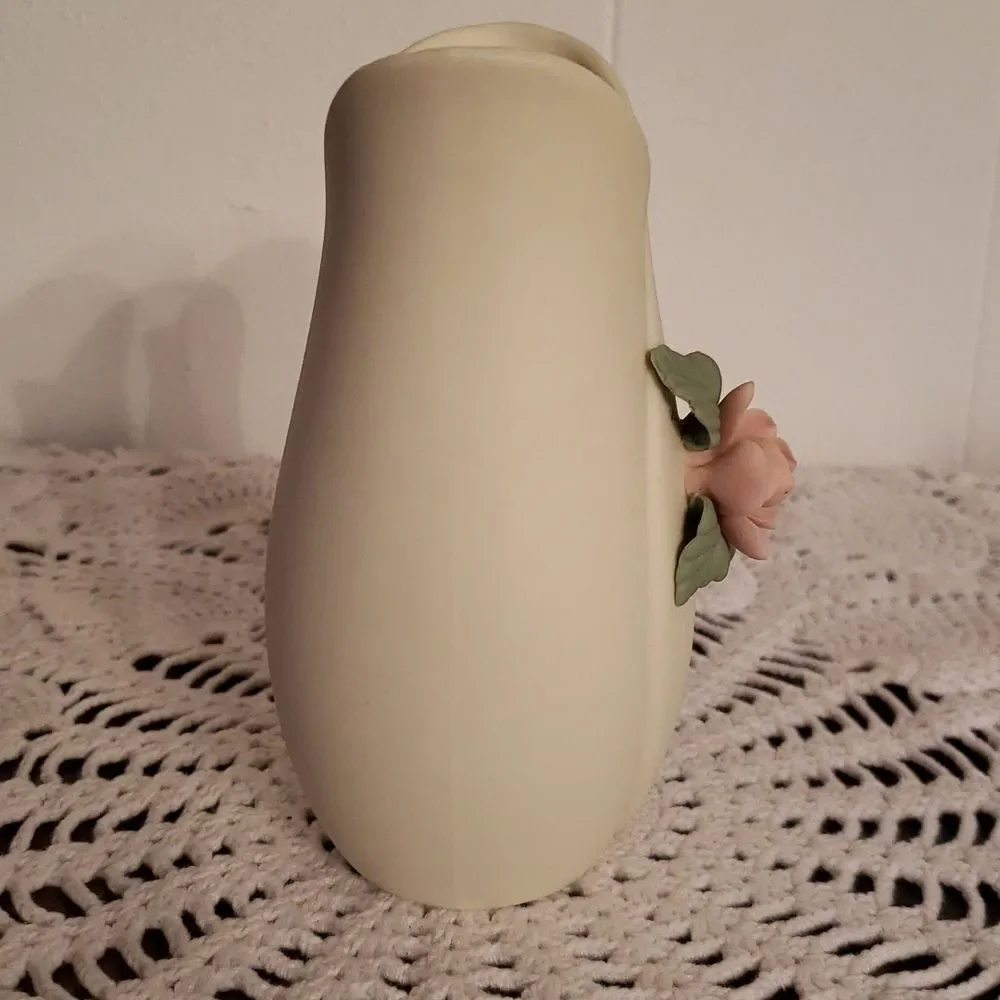 Lovely Vintage Jamestown China Tea Rose Ceramic Vase